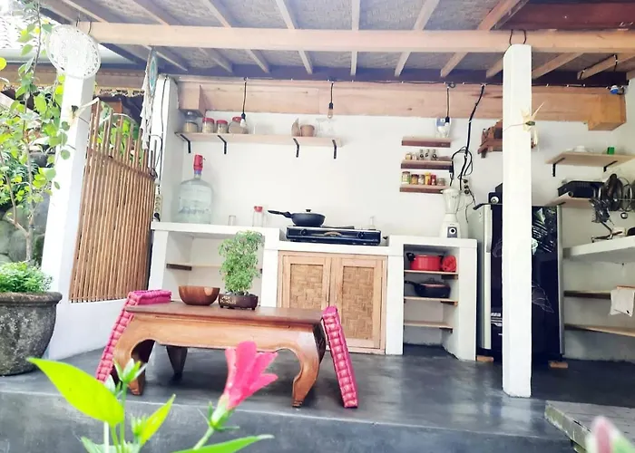 Guest house Asik Bali House 2*